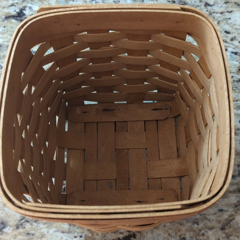 Longaberger Tissue Box With Lid - Picture 8 of 10